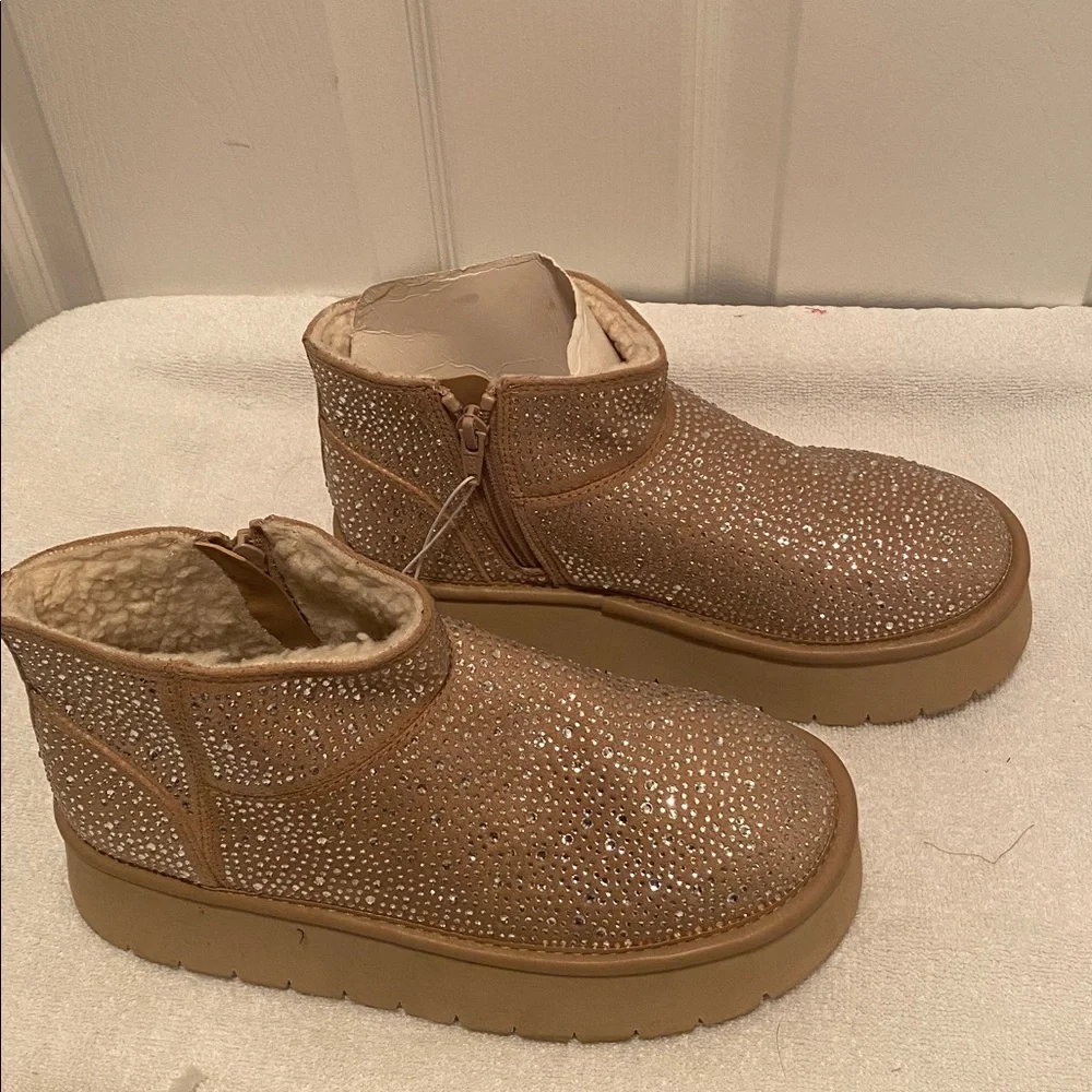 Wild Fable Beige Winter Boots with Rhinestones - Picture 3 of 7